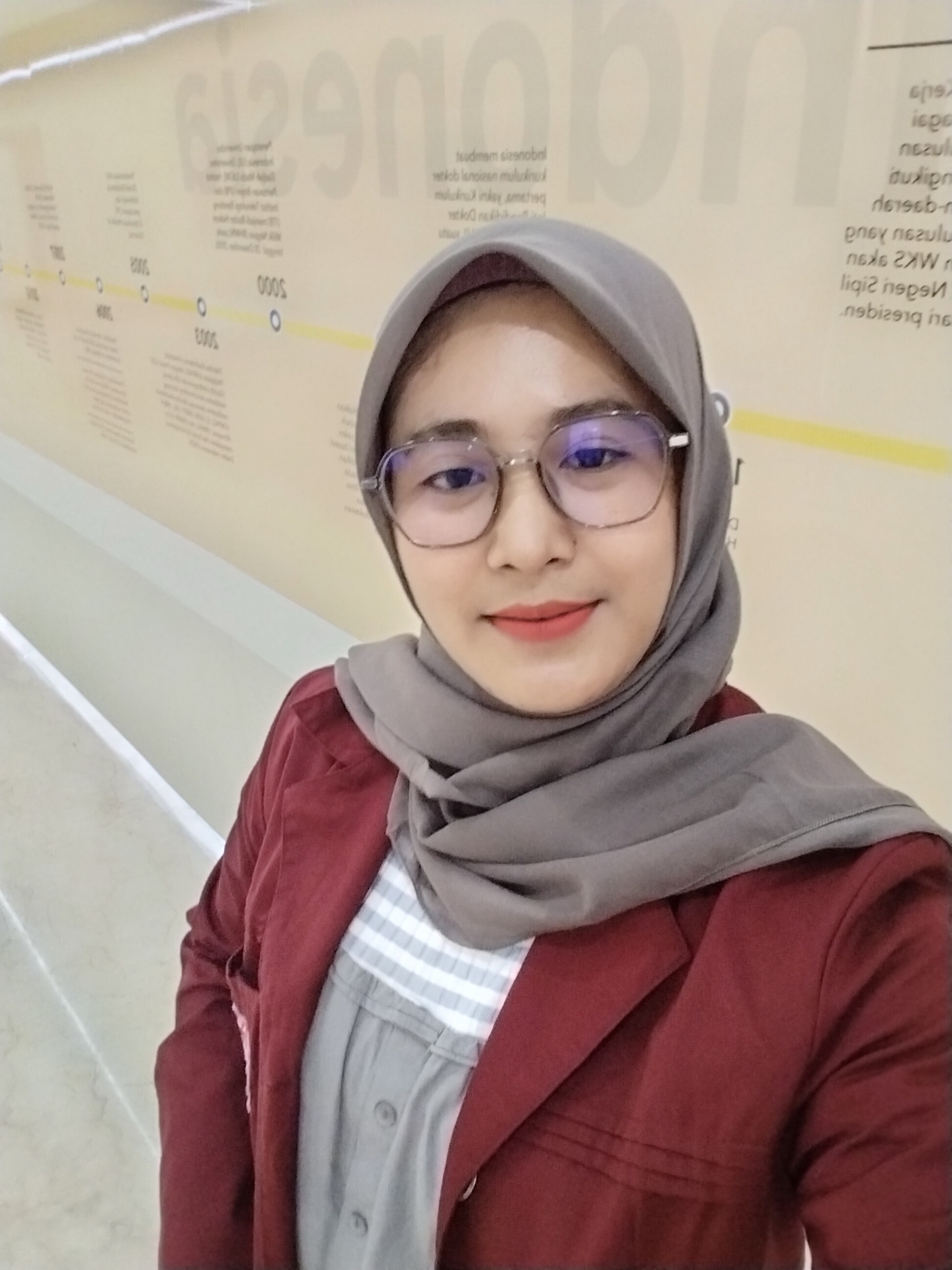 Profile picture for user WindaMey24